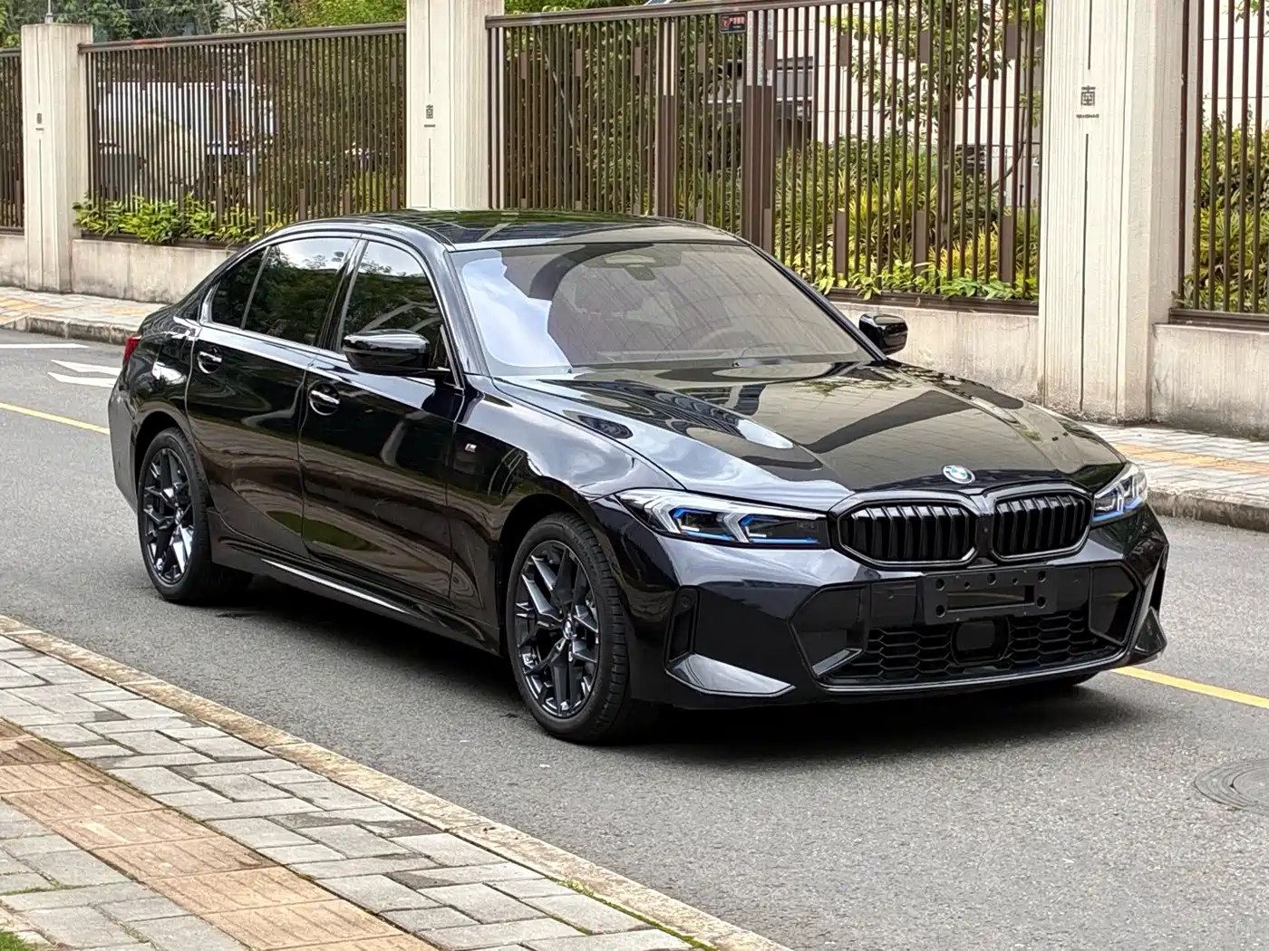 BMW 3-SERIES