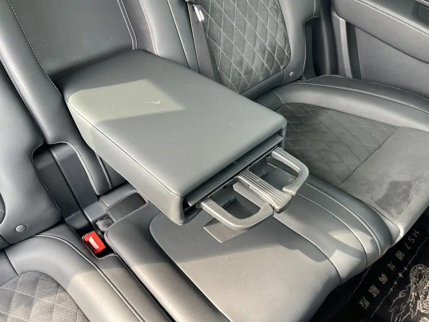 Hongqi HS7 2022 3.0T Automatic 4WD ZhiLian QiXiang Edition 5-seater фото 37