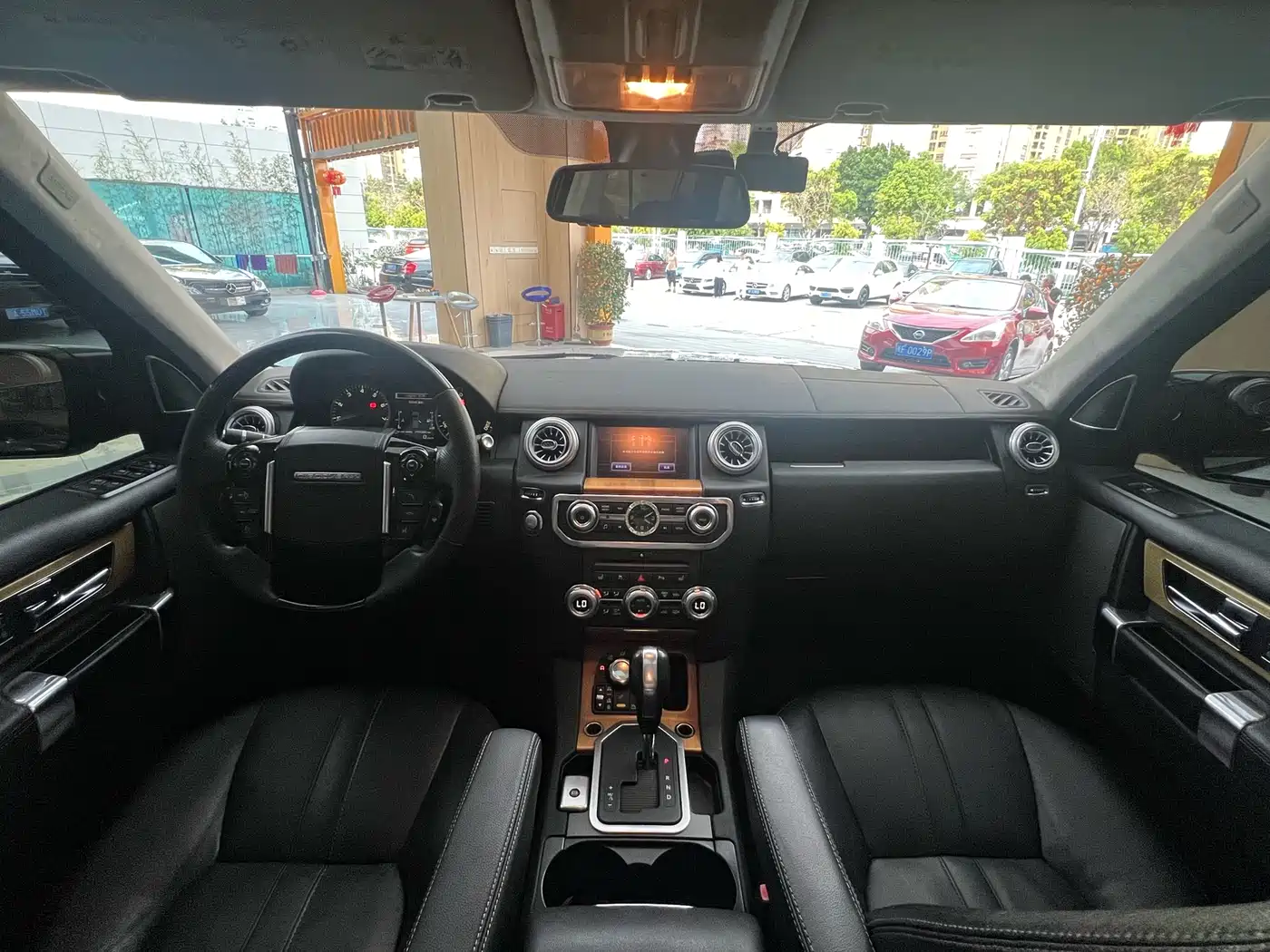 Land Rover Discovery 2012 5.0 V8 HSE фото 17