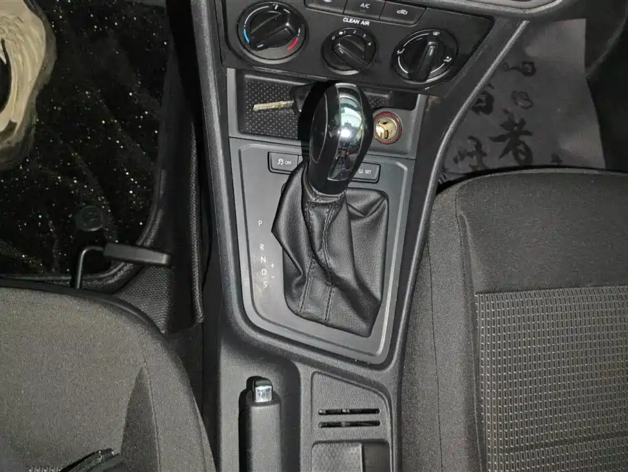 Volkswagen Lavida 2017 1.6L Automatic Trend Edition фото 16