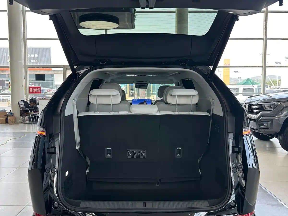 XPeng X9 2026 2025 Extended Range Edition