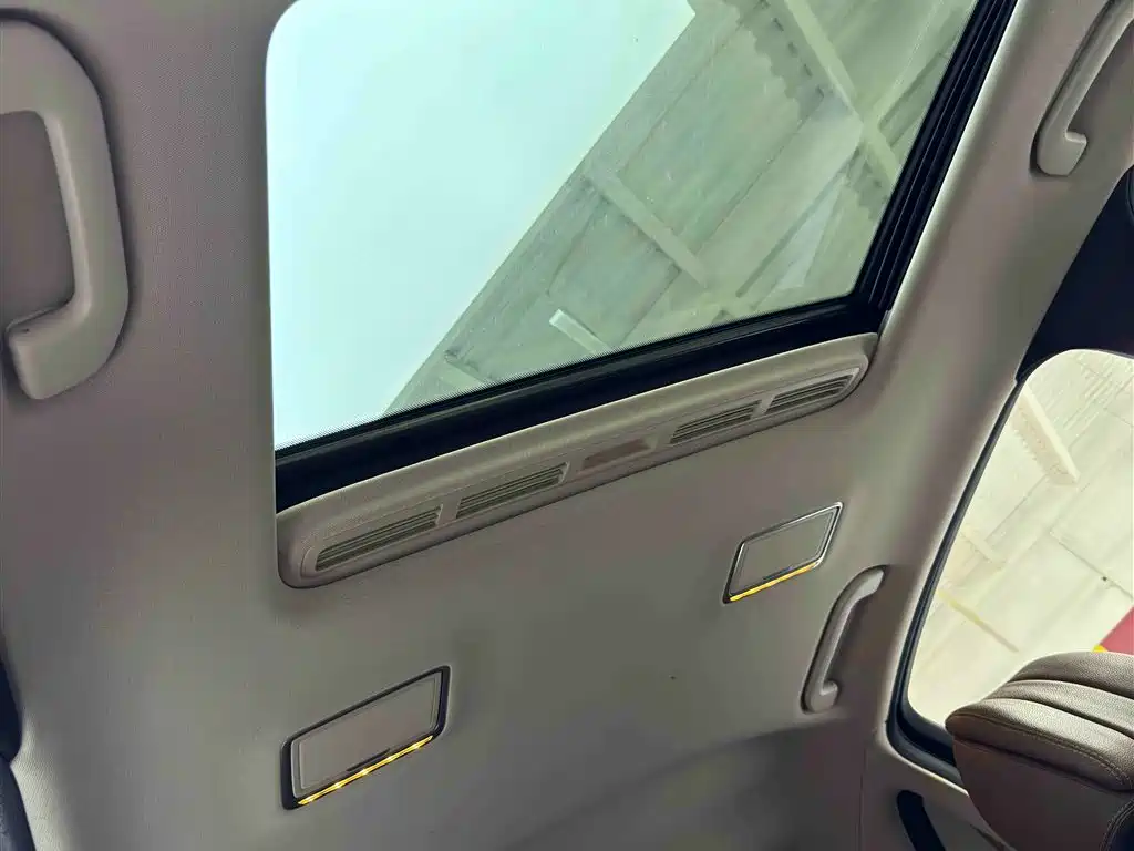 Mercedes-Benz E-Class 2016 E 300 L Sport Fashion Type фото 12