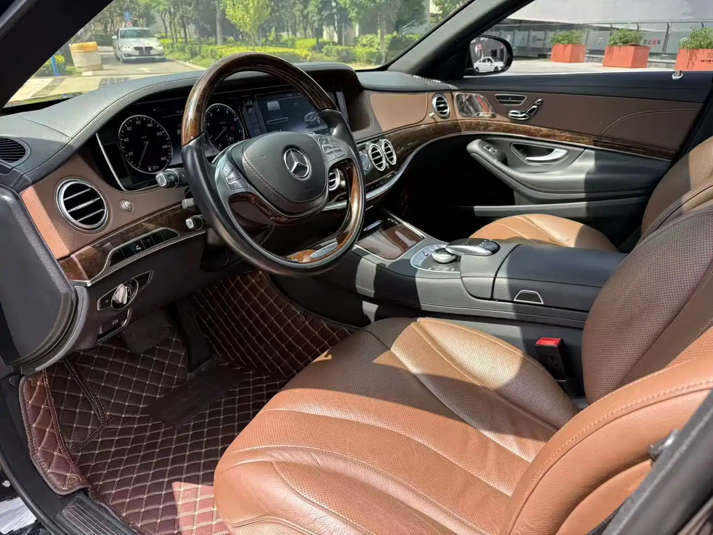 Фото 39 - Mercedes-Benz S-Class