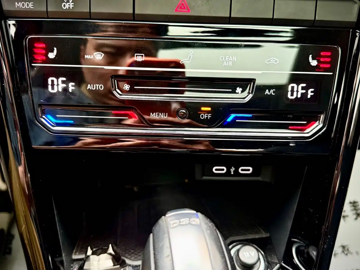 Volkswagen T-ROC 2021 280TSI DSG 2WD Comfort Smart Connect 30th Anniversary Edition фото 23