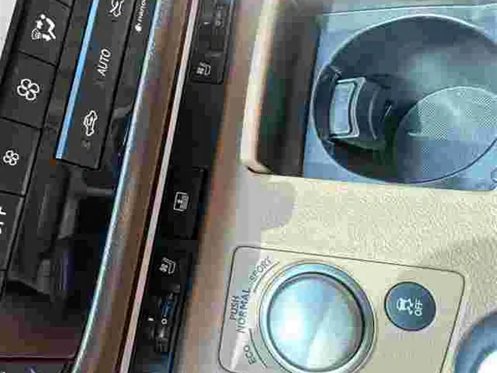 Фото 3 - Lexus ES