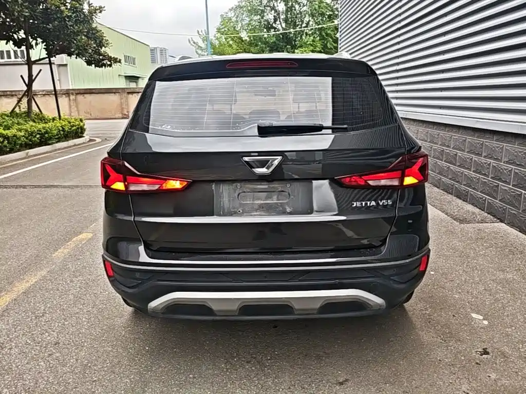 Photo 6 - Jetta VS5