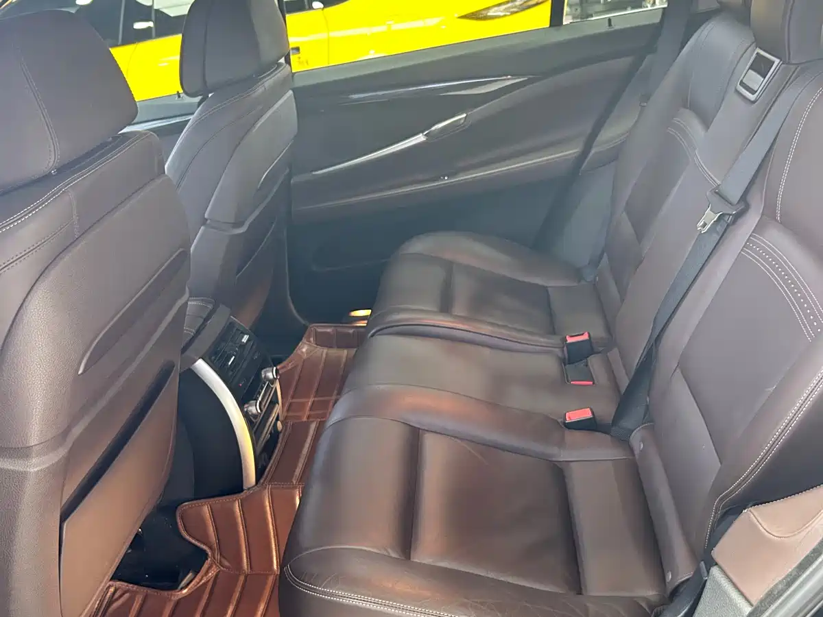 BMW 5 Series GT 2014 528i Luxury фото 9