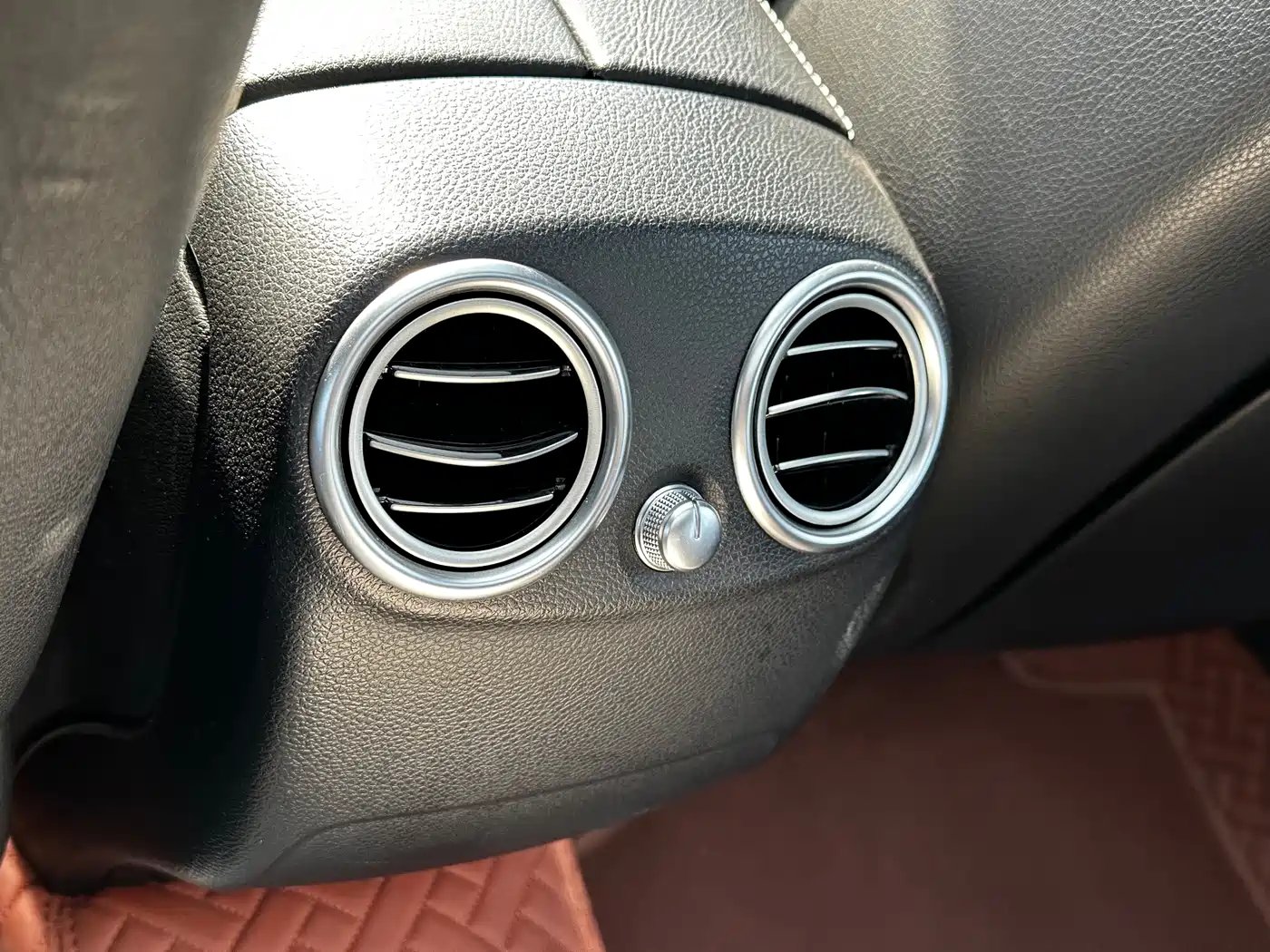 Mercedes-Benz GLC 2018 Facelift GLC 200 4MATIC фото 18