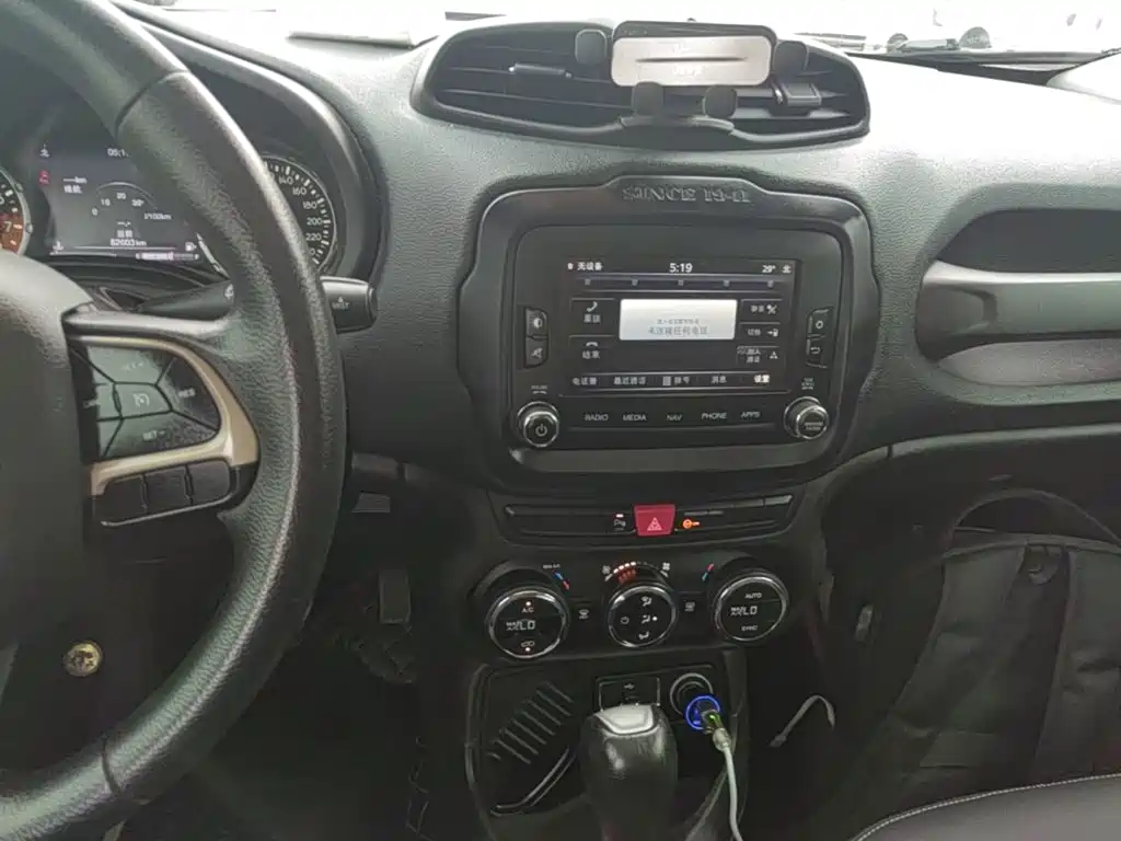 Photo 9 - Jeep Renegade