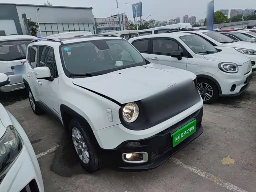 Photo 22 - Jeep Renegade
