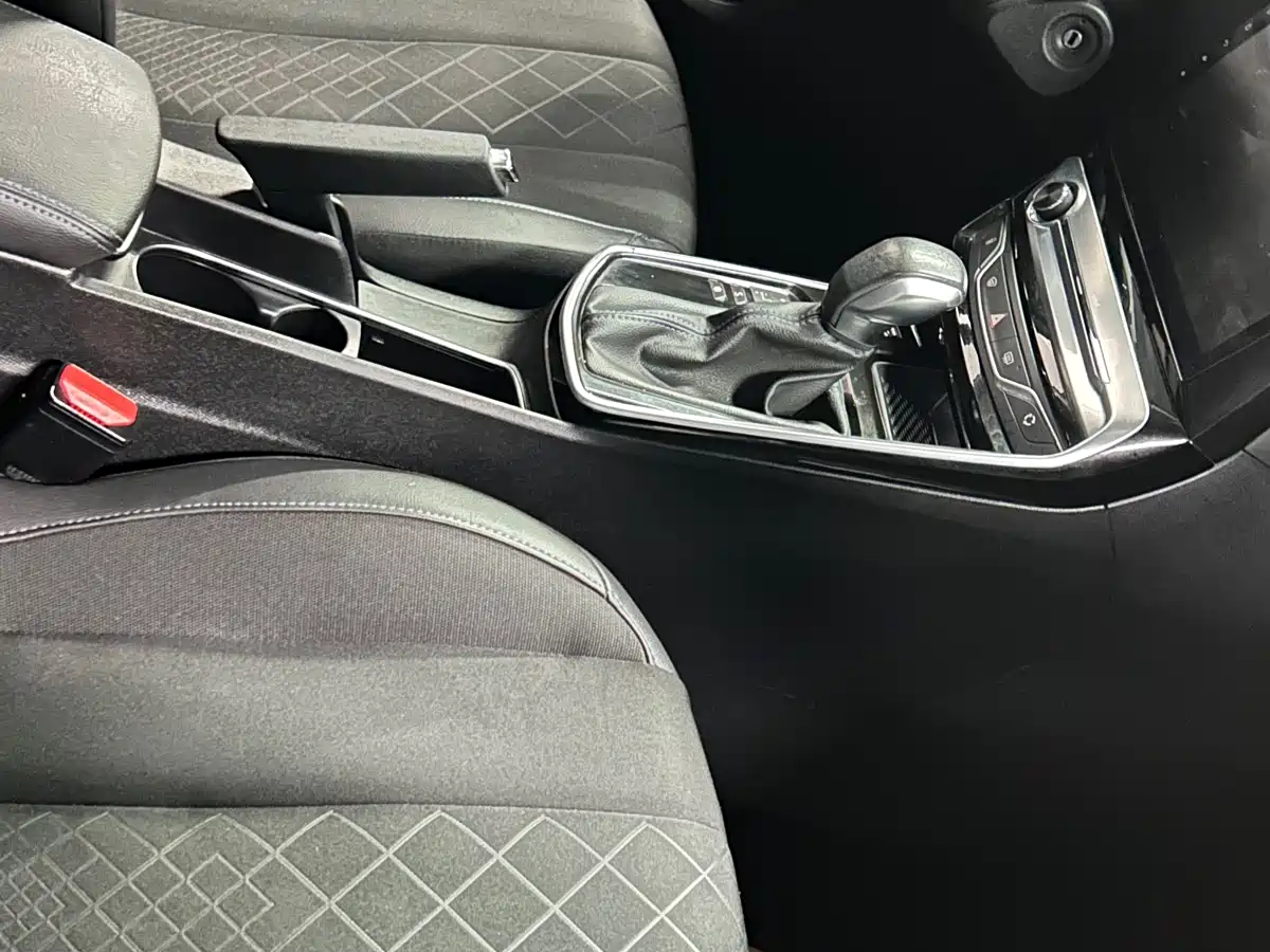 Peugeot 308 2016 1.6L Automatic Luxury фото 5
