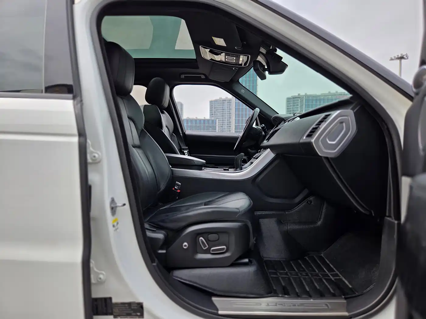 Land Rover Range Rover Sport фото 14
