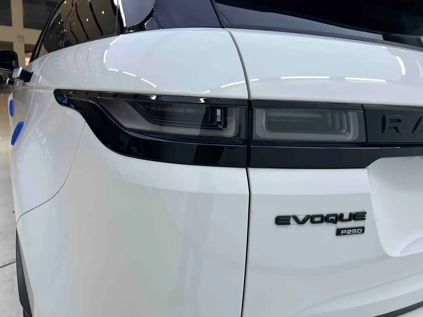 Land Rover Range Rover Evoque 2023 Range Rover Evoque L 249PS Luxury Edition фото 5