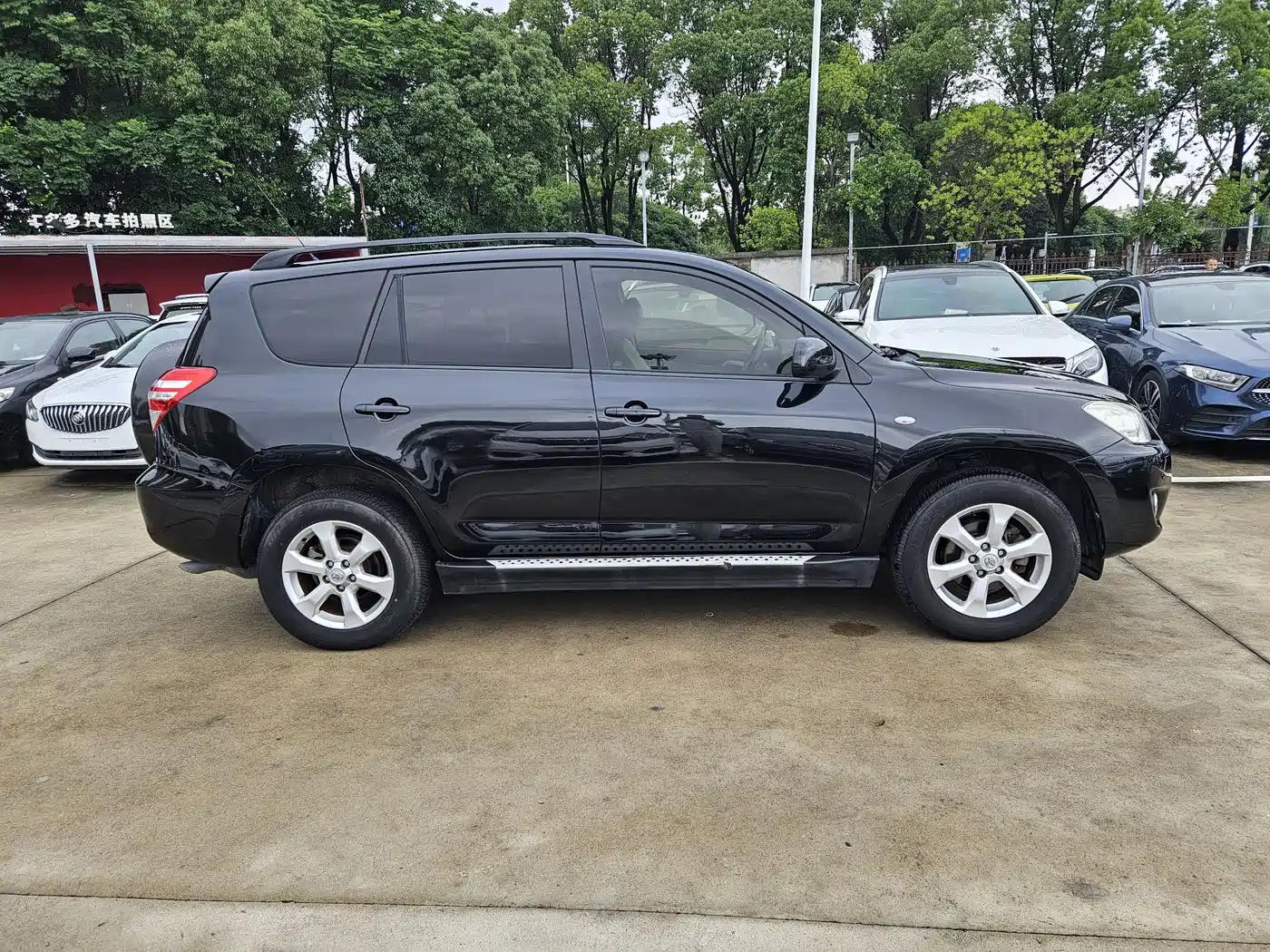 Photo 4 - Toyota RAV4 Rongfang