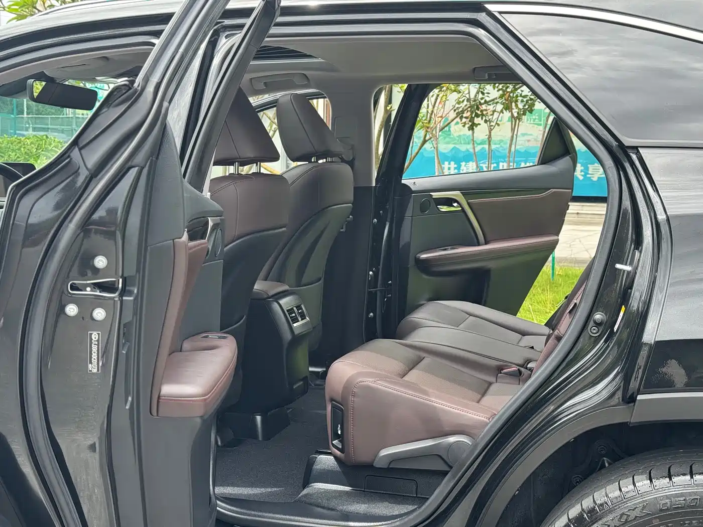Photo 7 - Lexus RX