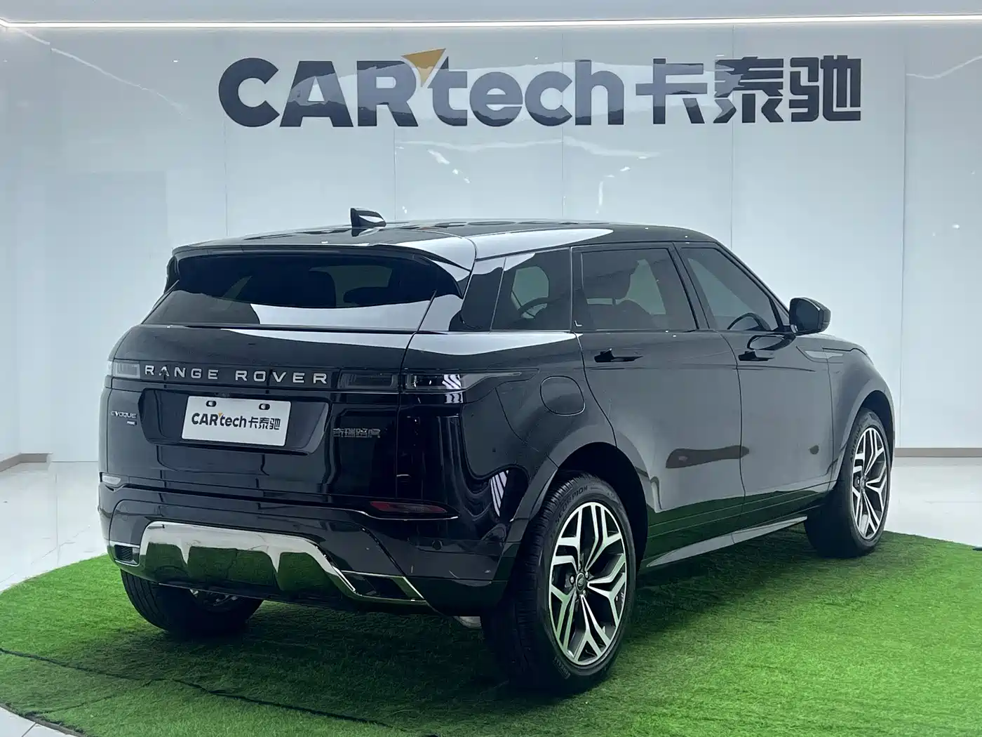 Land Rover Range Rover Evoque 2023 Range Rover Evoque L 249PS Luxury Edition фото 7