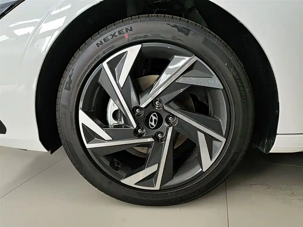 Hyundai Elantra 2023 1.5L CVT GLX Elite Edition фото 22