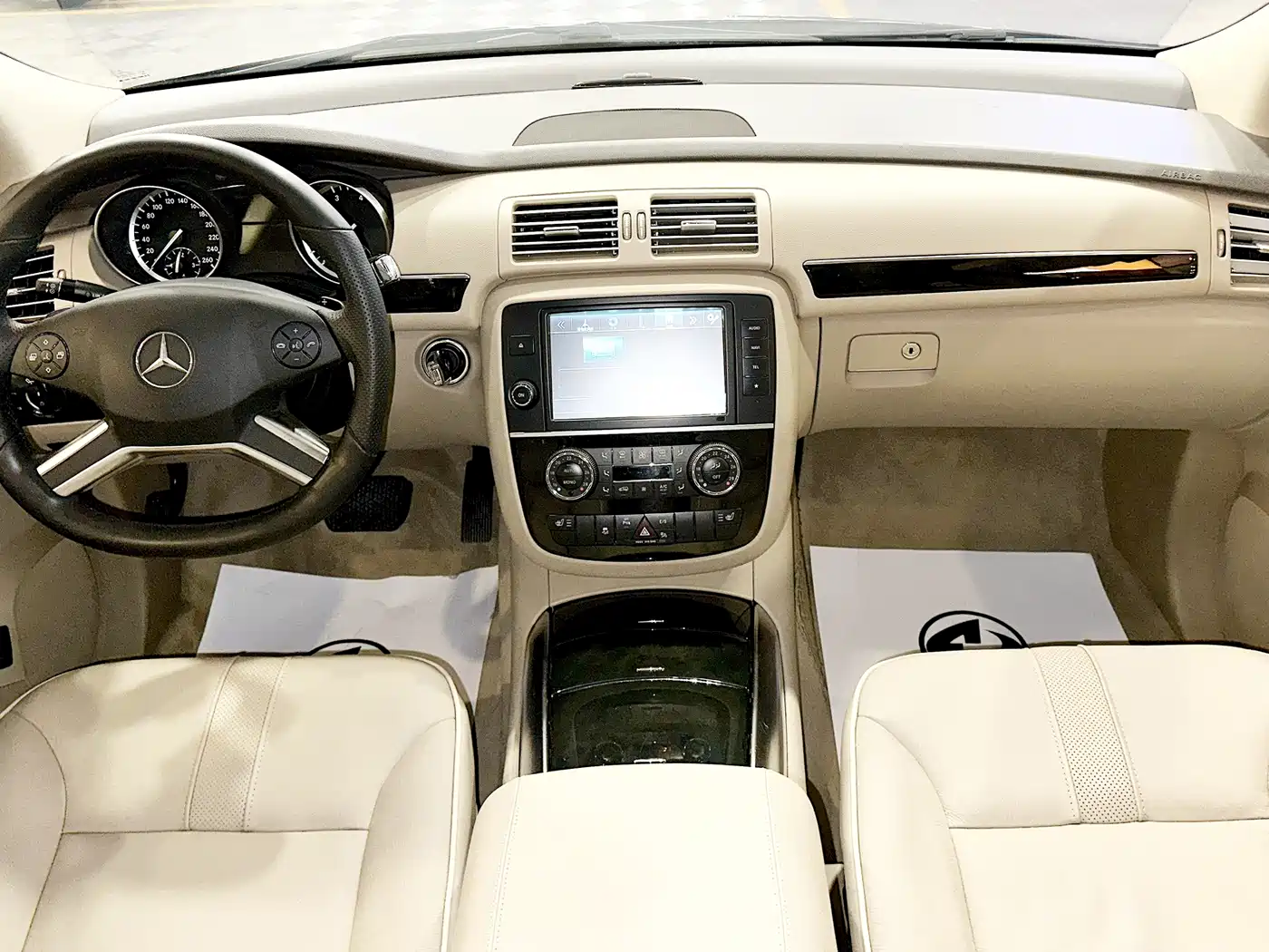Mercedes-Benz R-Class 2017 R 320 4MATIC Luxury Collector's Edition фото 5