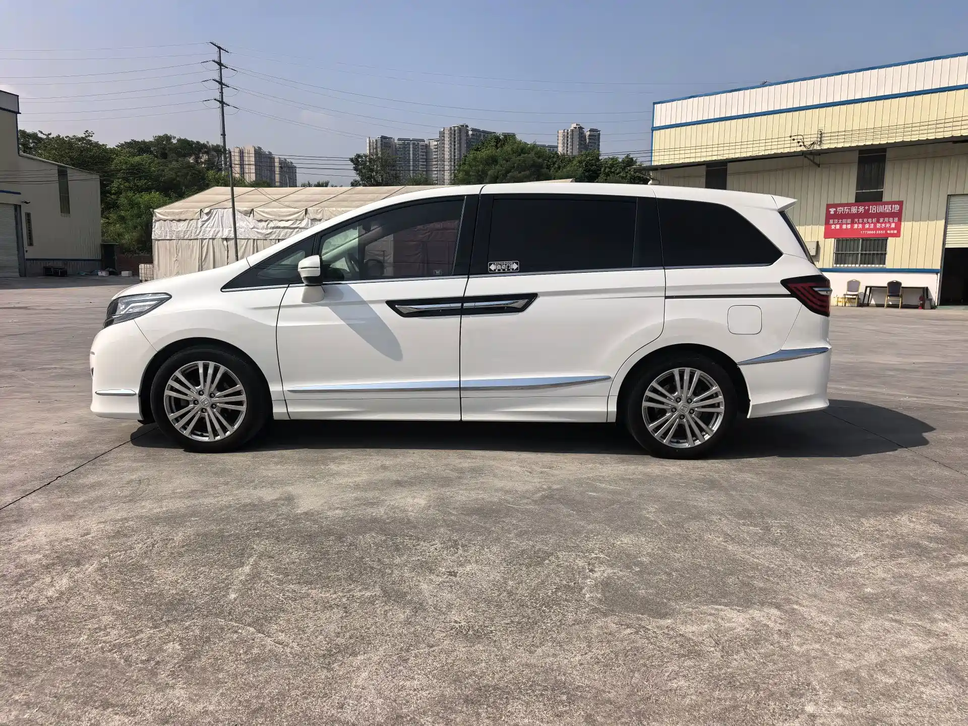 Фото 4 - Honda Elysion