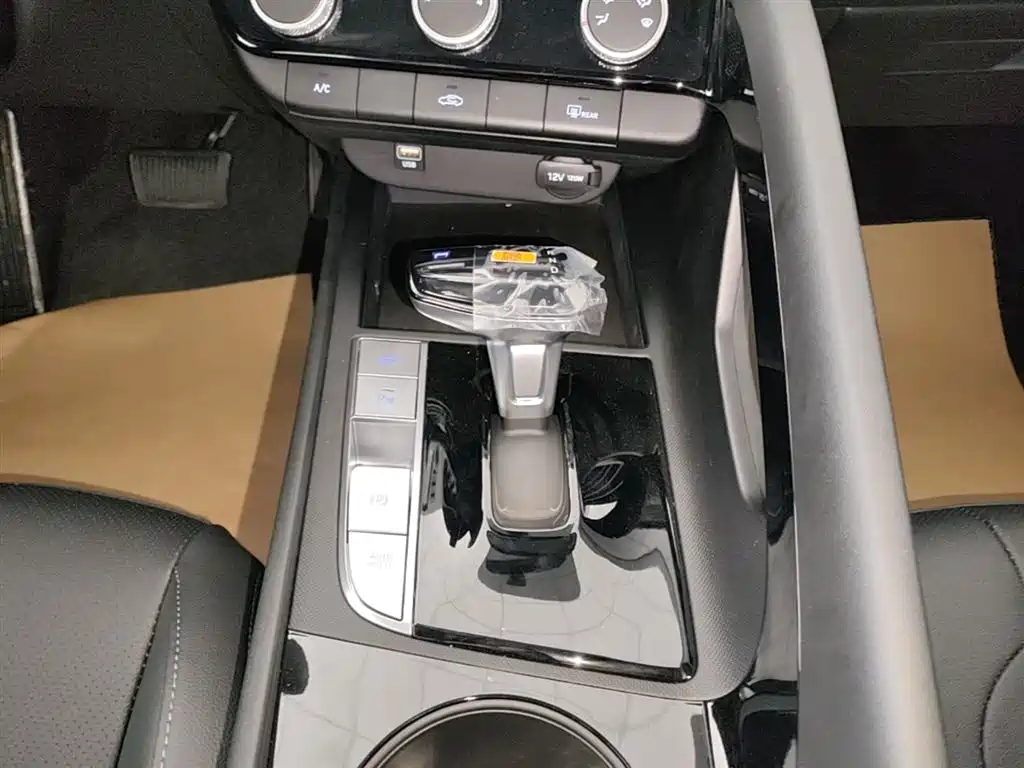 Hyundai Elantra 2023 1.5L CVT GLX Elite Edition фото 13