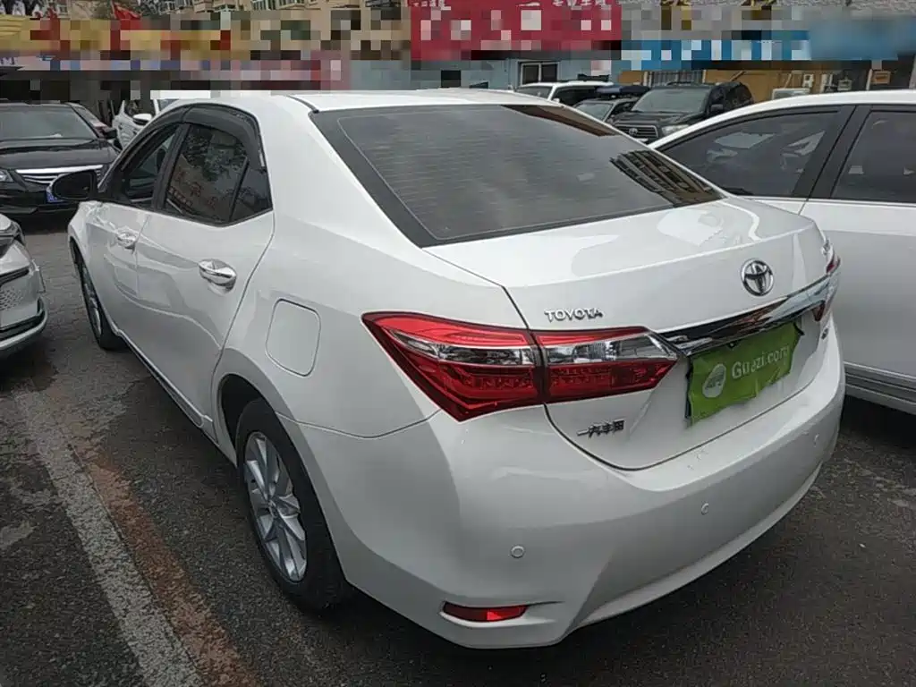 Toyota Corolla 2014 1.6L CVT GL-i Leather Edition фото 5