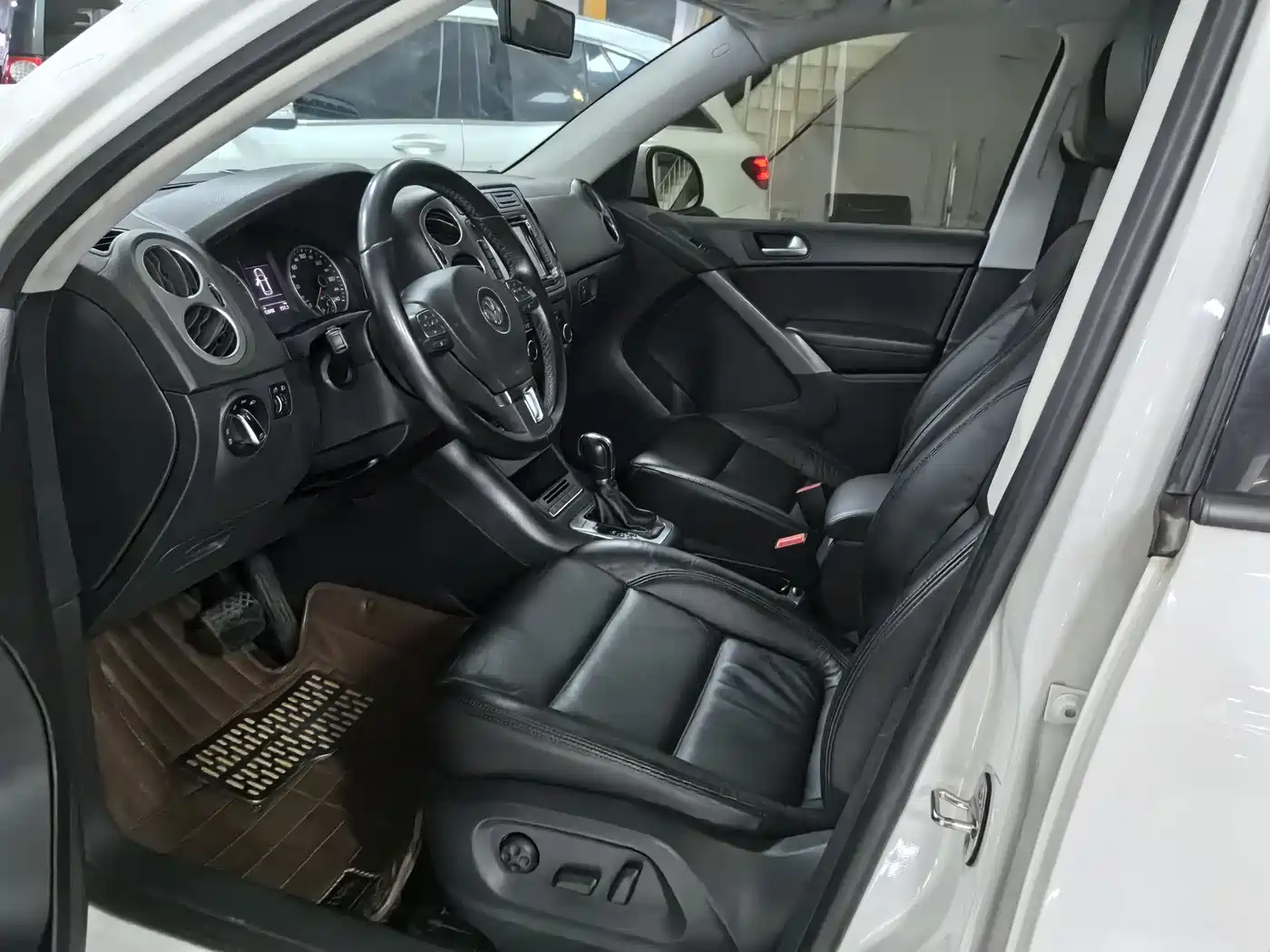 Volkswagen Tiguan 2012 1.8TSI Automatic 4WD Trend Edition фото 7