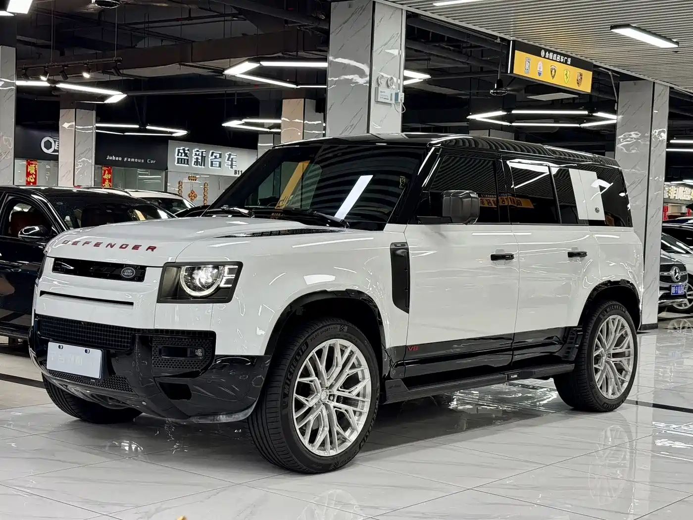 Land Rover Defender 2025 110 5.0T V8