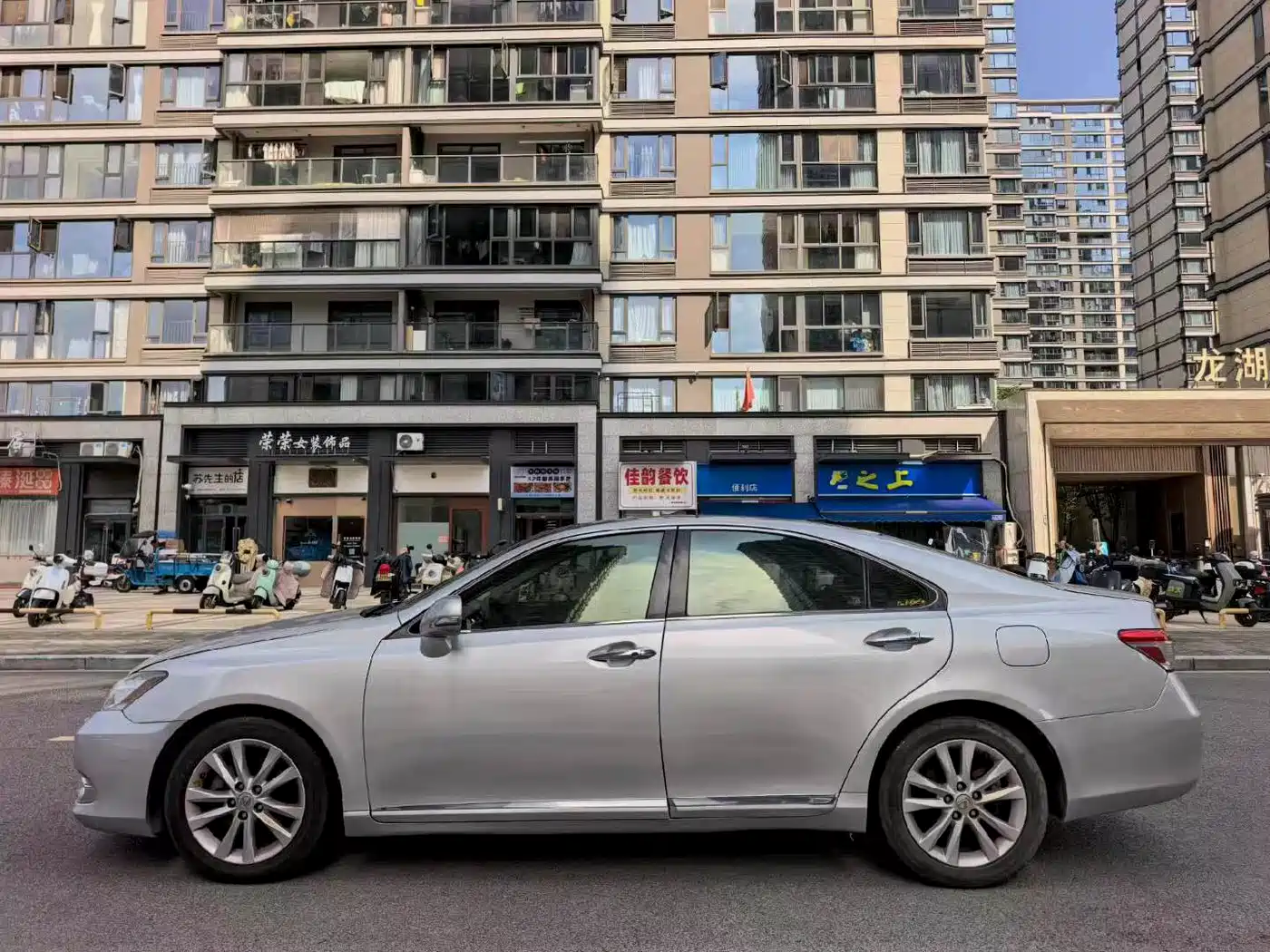 Фото 4 - Lexus ES