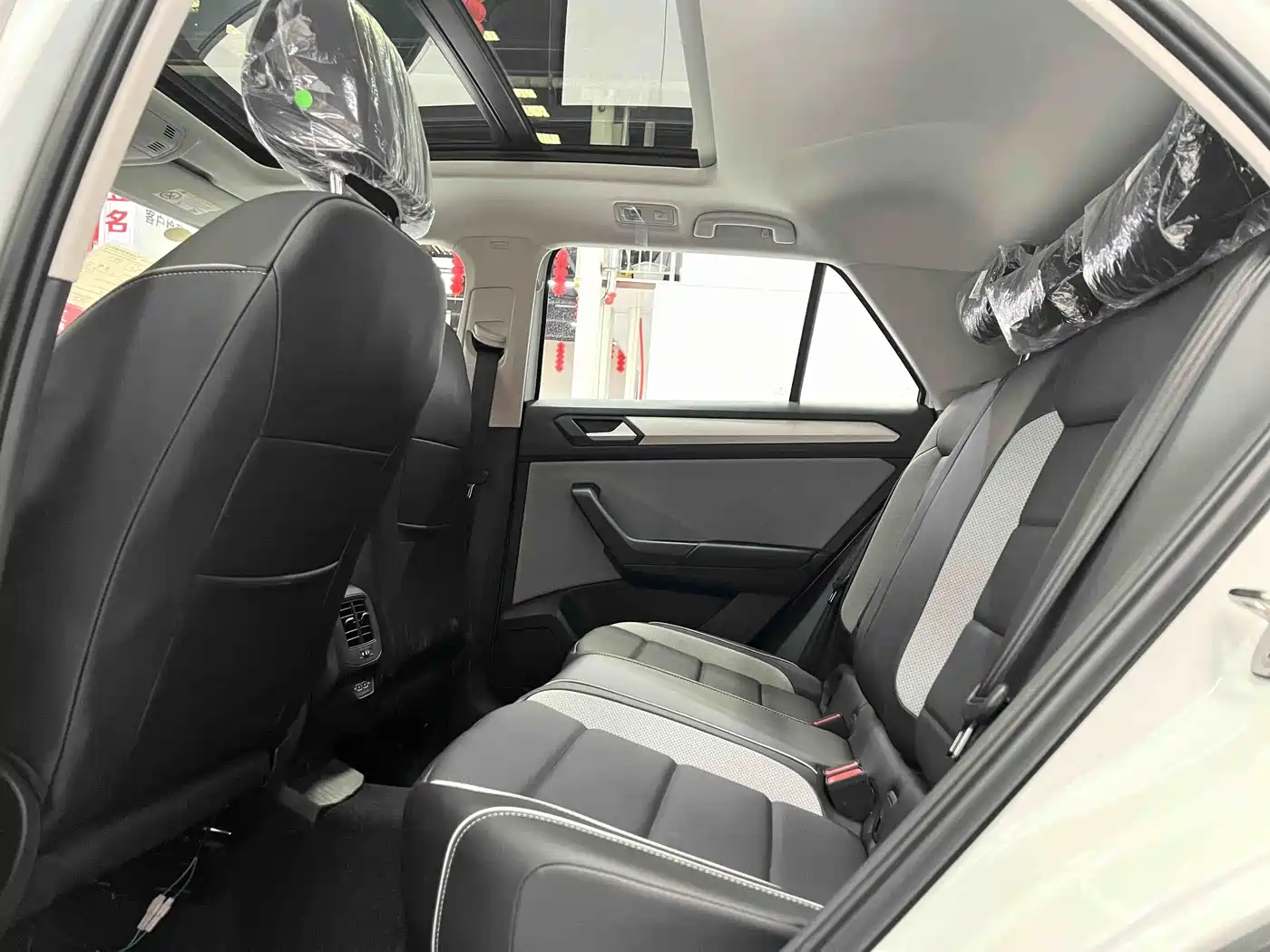 VOLKSWAGEN T-ROC EXPLORING SONGS