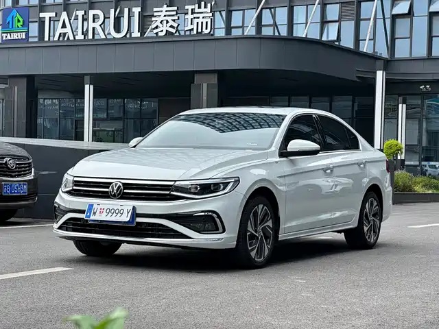 VOLKSWAGEN BORA 2025