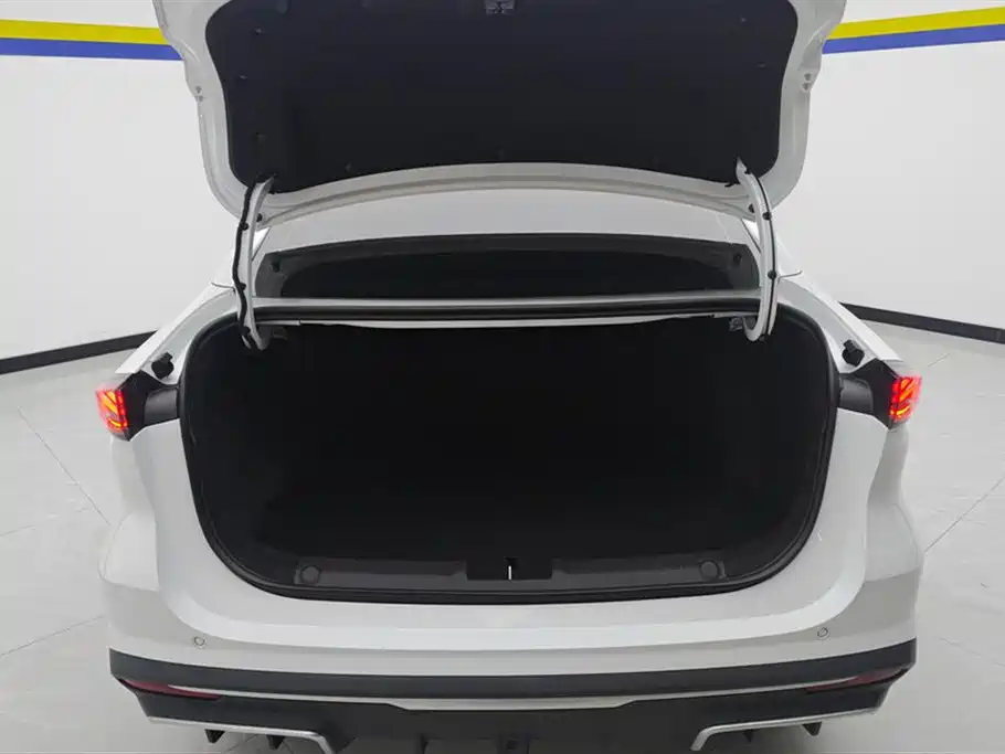 Photo 4 - Geely Galaxy Galaxy L6