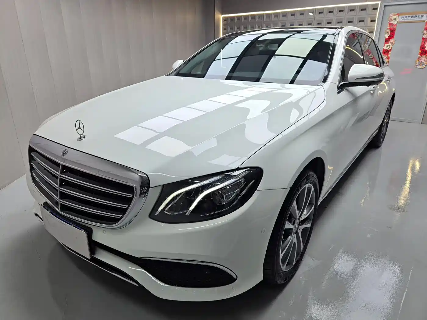 Mercedes-Benz E-Class 2019 E 300 L Fashion