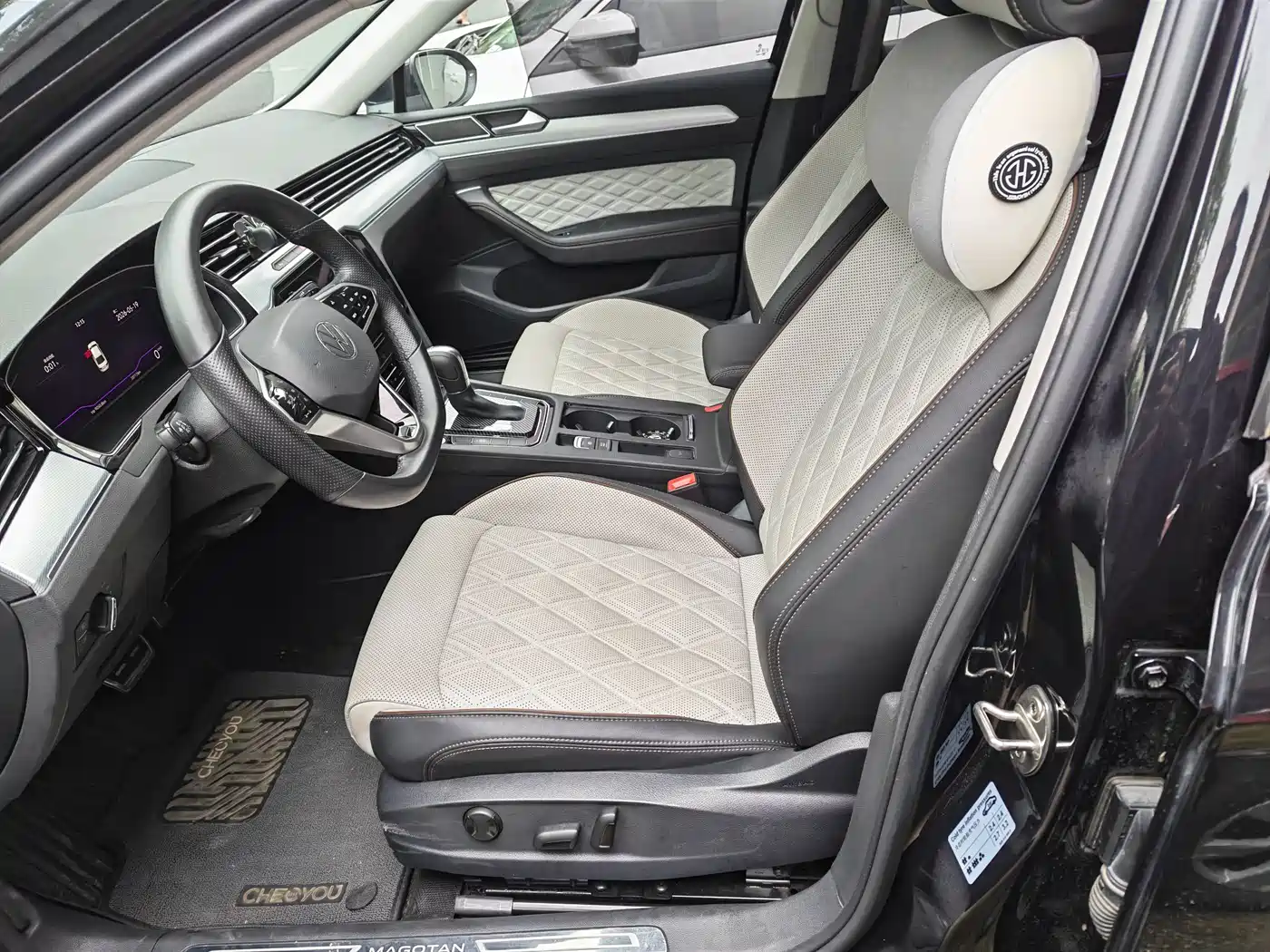 Volkswagen Magotan 2023 Model 2 Million Commemorative Edition 330TSI DSG Luxury фото 5