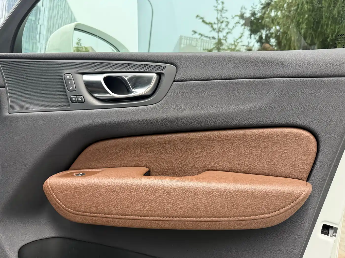 VOLVO XC60 PLUG-IN HYBRID