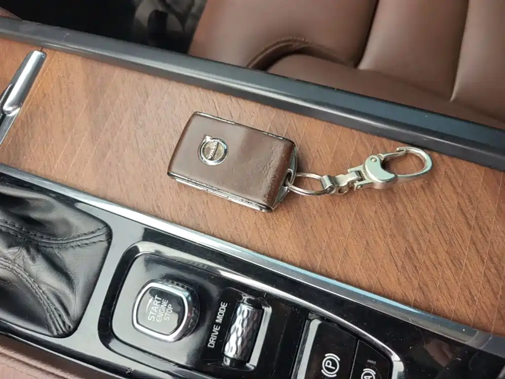 Фото 9 - Volvo S90