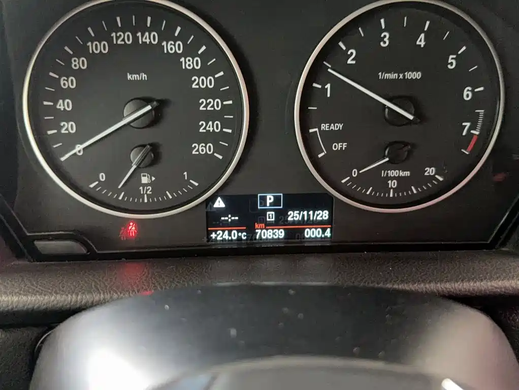 BMW 2 Series Touring 2016 218i Leading фото 11