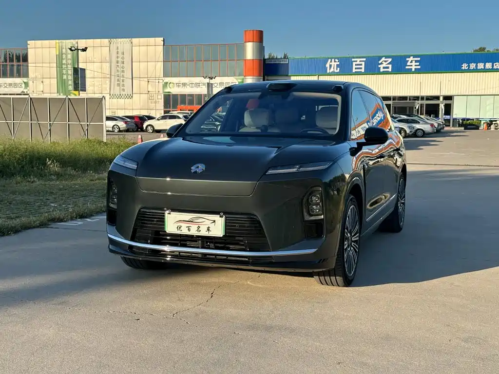 Фото 1 - NIO ES8