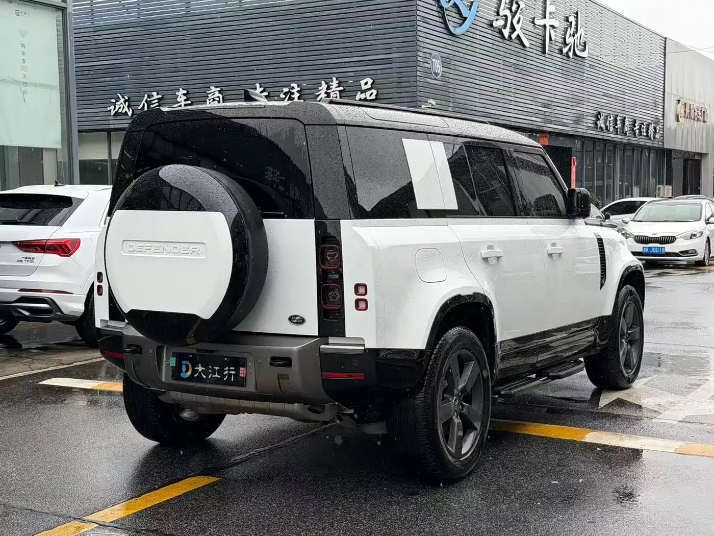Land Rover Defender 2025 110 3.0T P400 -Dynamic HSE фото 11