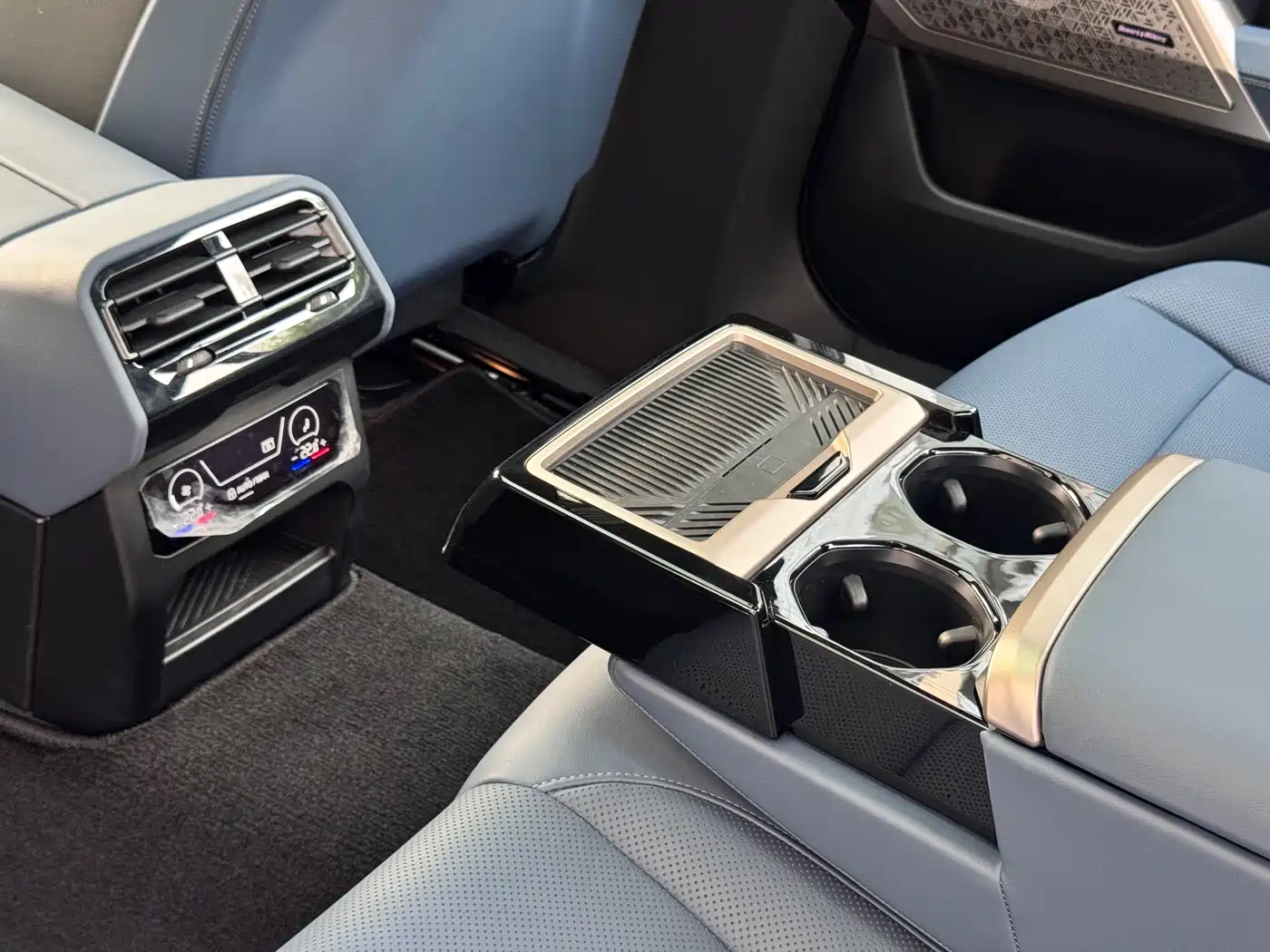 BMW 5 Series 2025 530Li Premium M Sport Package фото 25