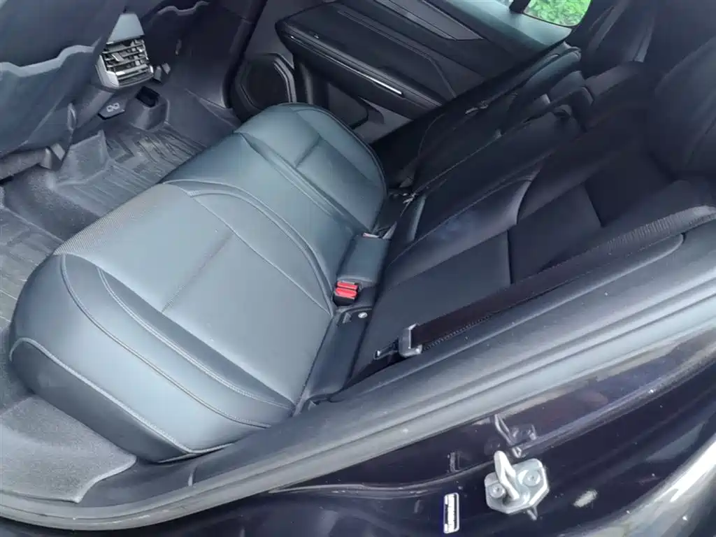 Lynk & Co 01 EM-P 2022 1.5TD PHEV Plus фото 13