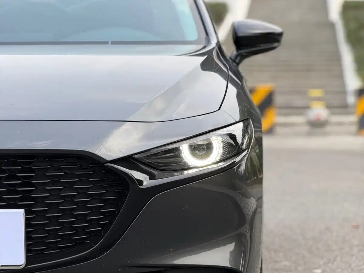 Фото 4 - Mazda Mazda 3