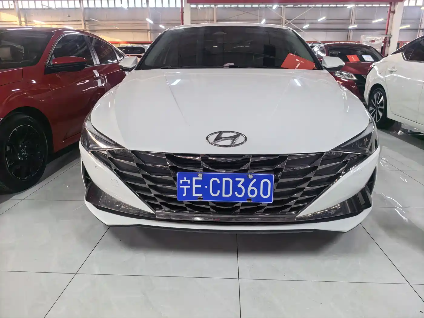 Hyundai Elantra 2022 1.5L CVT LUX Premium Edition фото 2