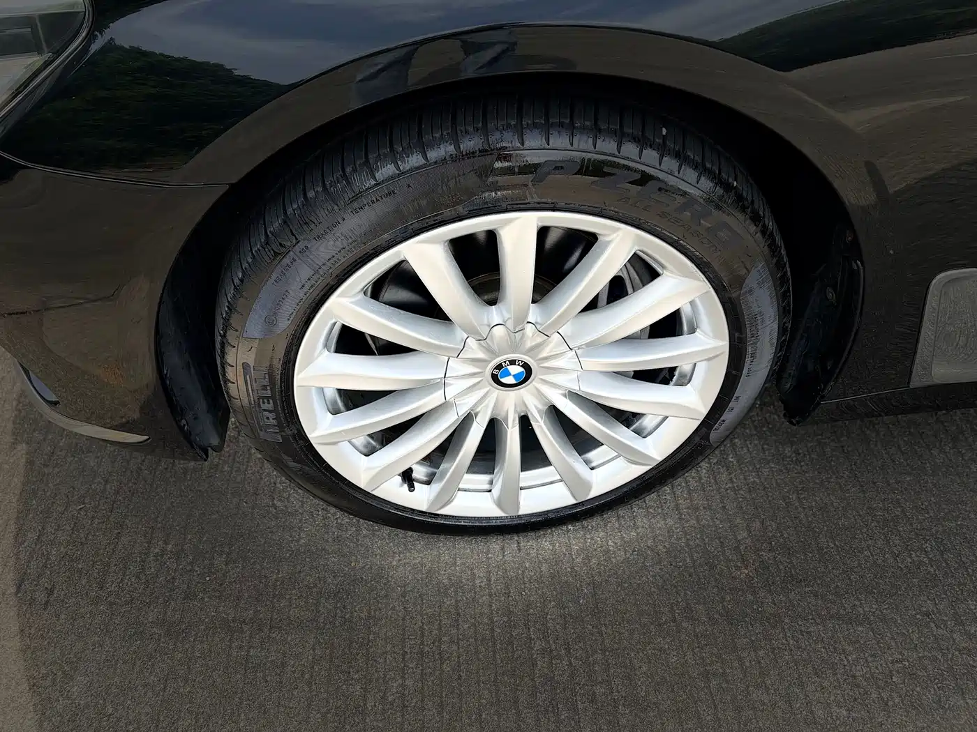 BMW 7 Series 2016 740Li Leading Edition фото 14