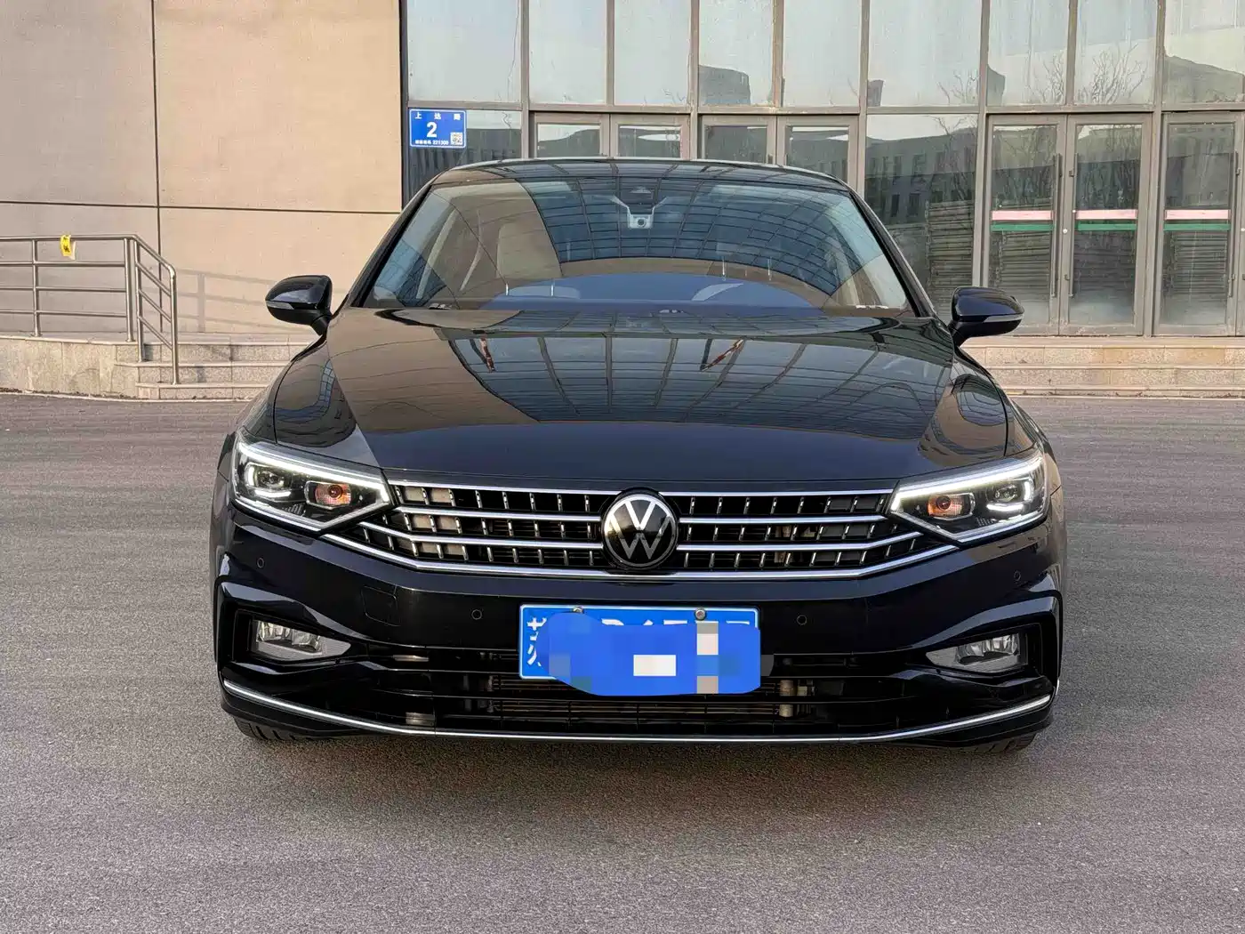 Volkswagen Magotan 2023 Model 2 Million Commemorative Edition 330TSI DSG Luxury фото 2