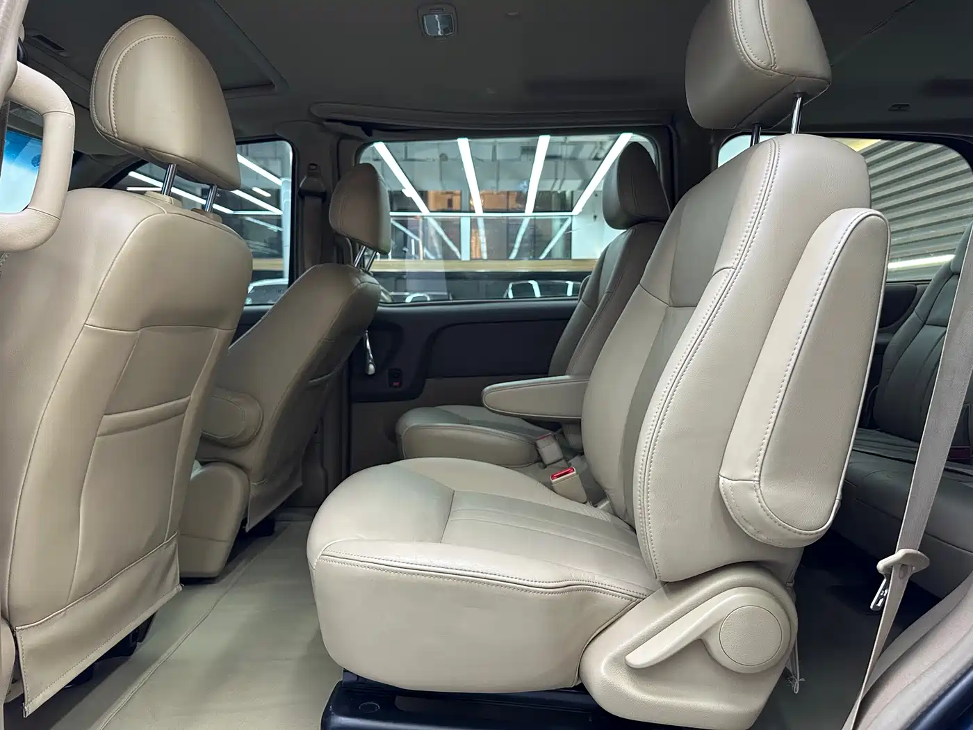Buick GL8 2011 2.4L LT Executive Edition фото 11