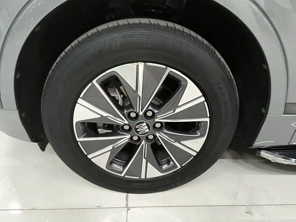 Фото 23 - Buick E5