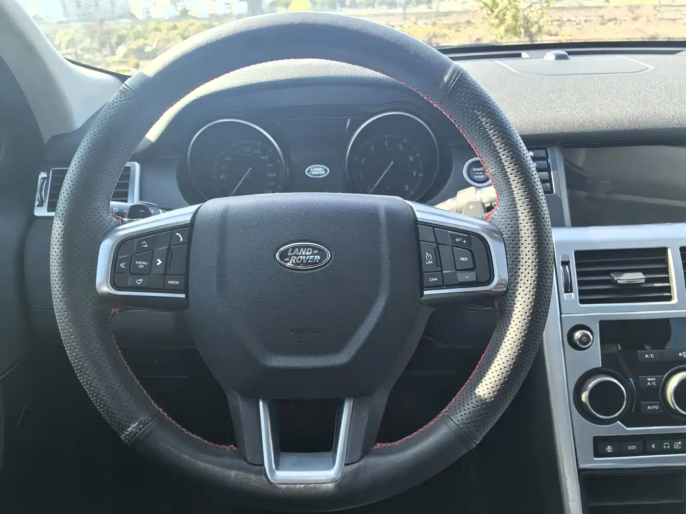 Land Rover Discovery Sport 2018 240PS SE Edition фото 10