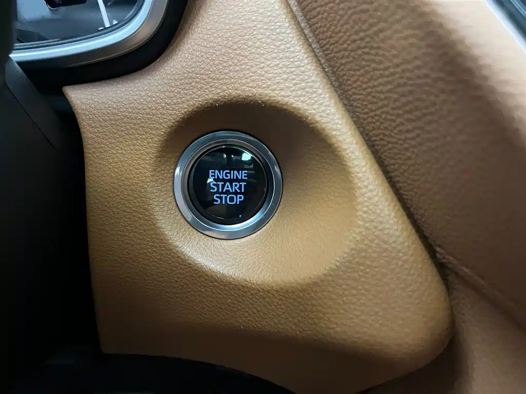Toyota Corolla Cross 2022 2.0L Flagship Edition фото 4