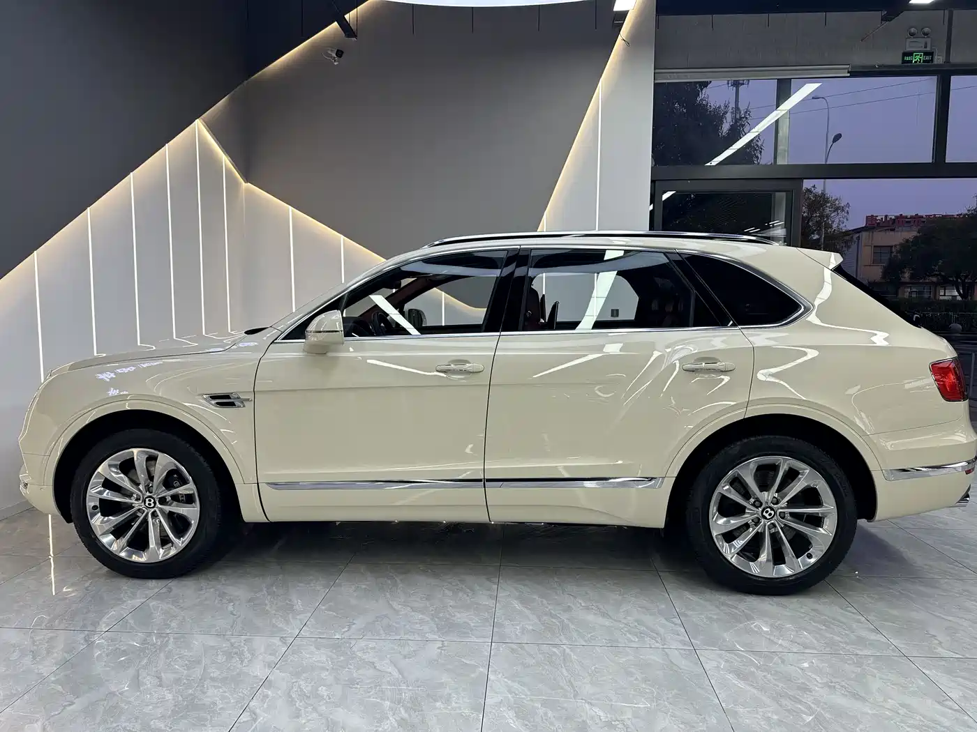 Bentley Bentayga 2017 2017 6.0T Standard Edition