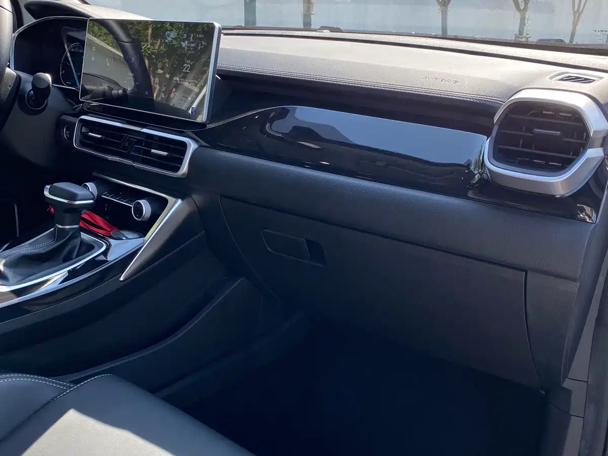 Фото 6 - Geely Coolray